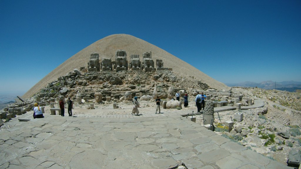 mountnemrut20.jpg