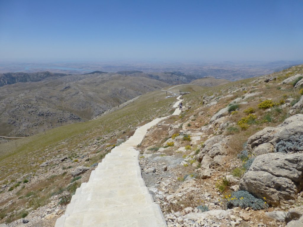 mountnemrut4.jpg