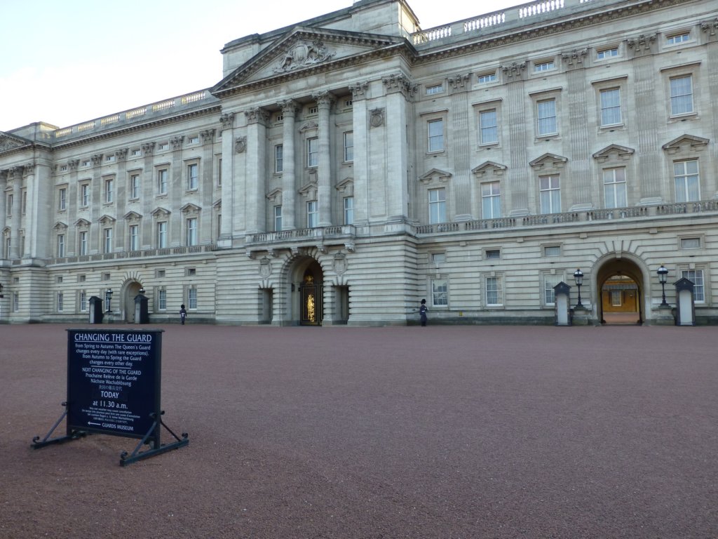 buckinghampalace3.jpg