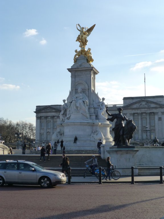 queenvictoriamemorial.jpg