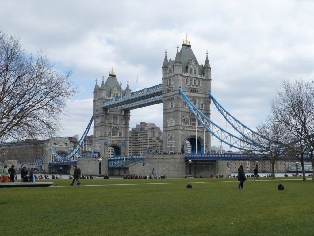 towerbridgepottersfieldpark2.jpg
