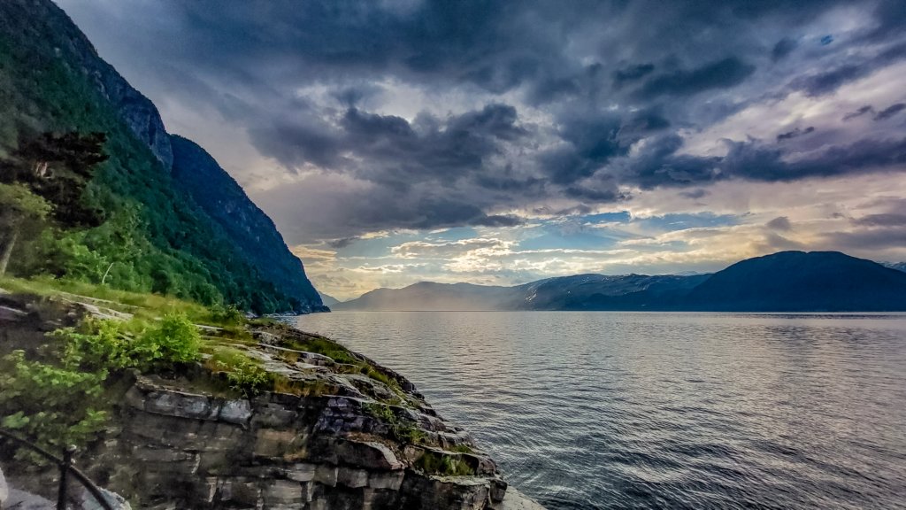 hardangerfjord5.jpg
