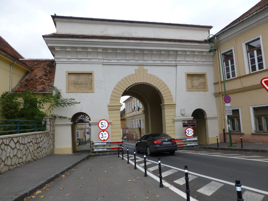 poartascheithescheigate3.jpg